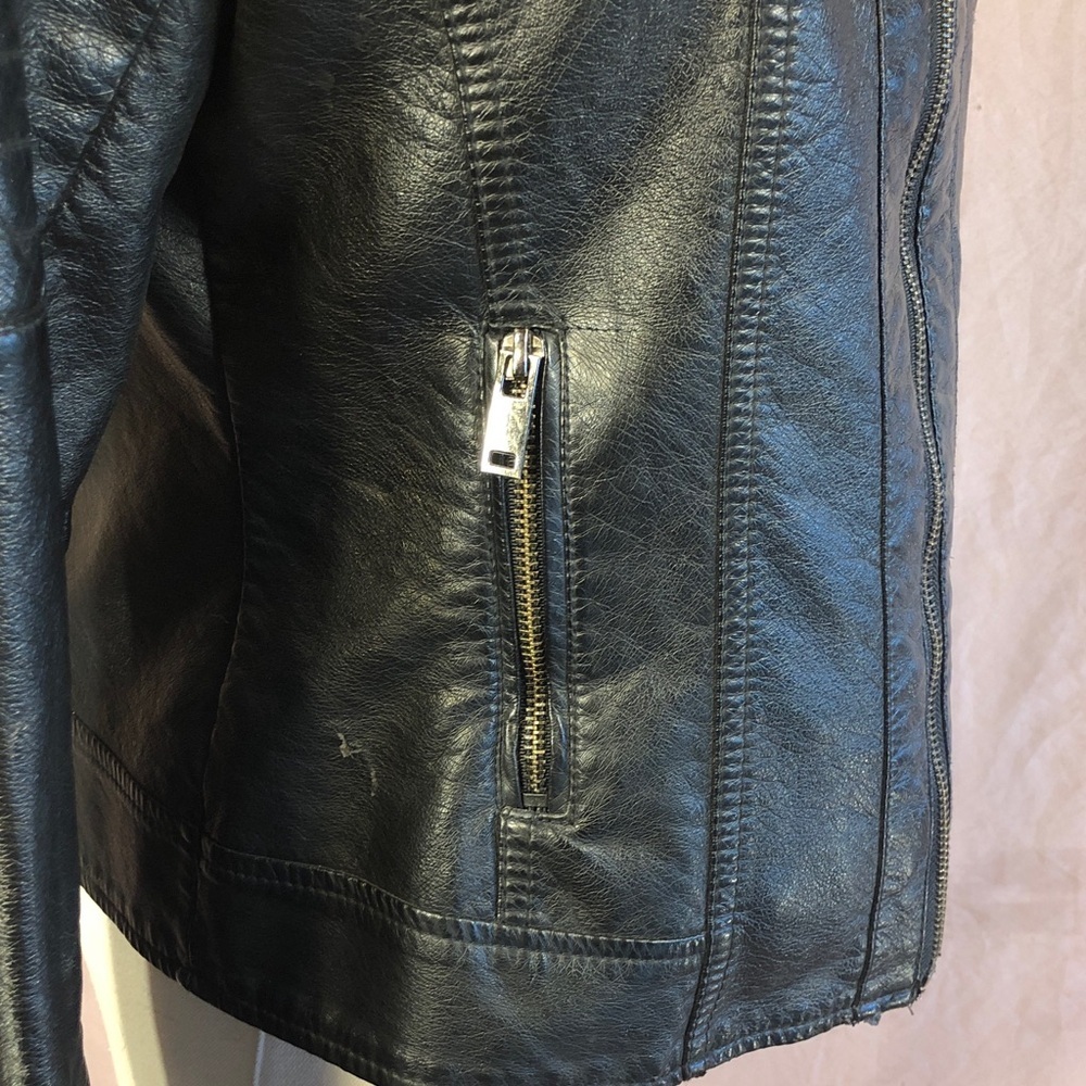 Black Vegan Leather Moto Jacket - Women's Stylish Zip Front Size Medium - Picture 7 of 17
